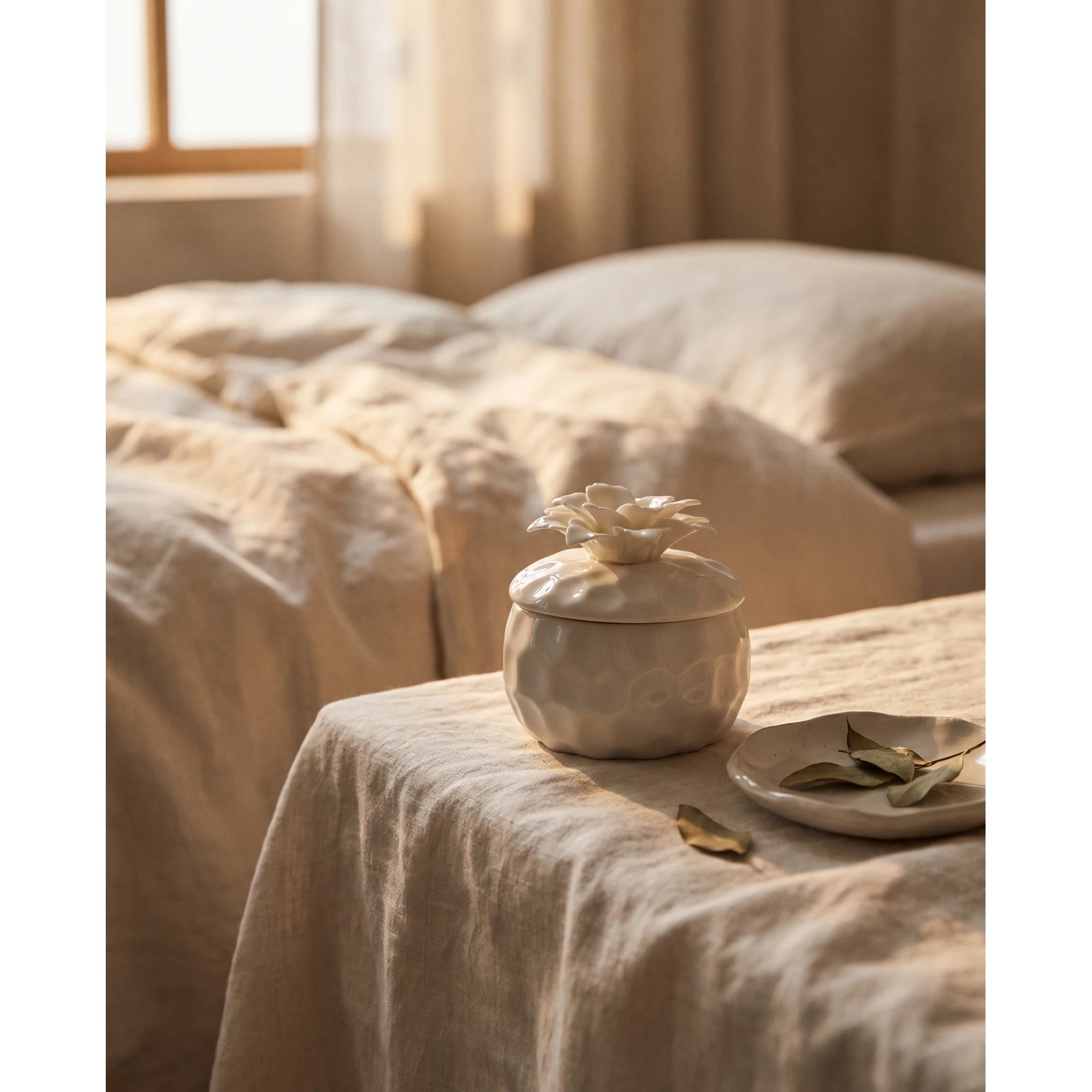Bloom Scented Soy Candle, Pomegranate & Pink Pepper 3