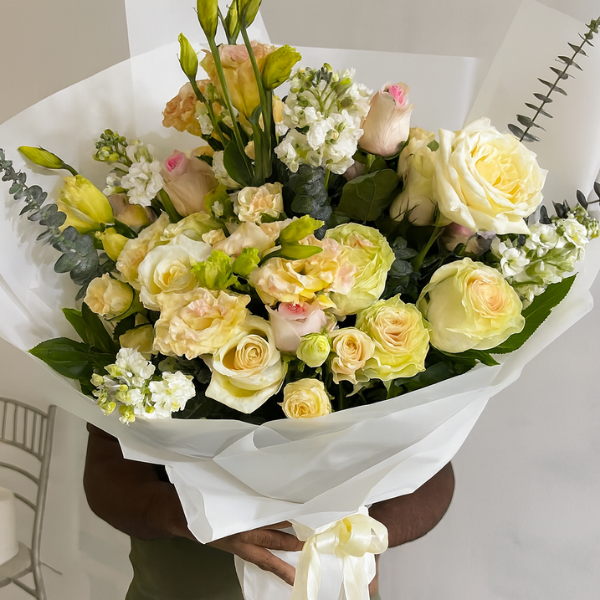 HB-0018 – Soft Ivory & Pastel Rose Luxury Bouquet