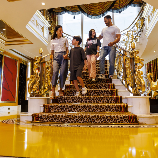 Inside Burj Al-Arab Tour with Signature Cocktail in UMA 7