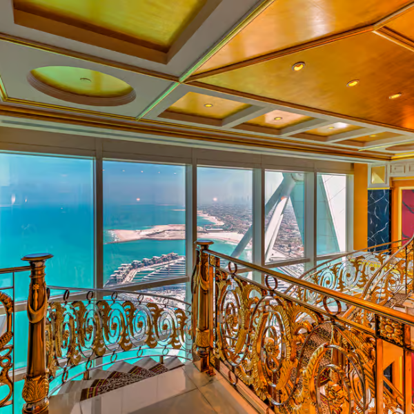 Inside Burj Al-Arab Tour with Signature Cocktail in UMA 5