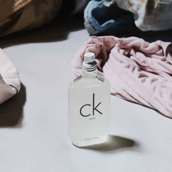Calvin Klein CK One Eau de Toilette 200ml 5