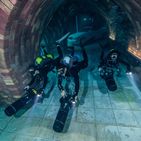 Deep Dive Dubai - Platinum Discover Scuba Experience (non-certified) 2