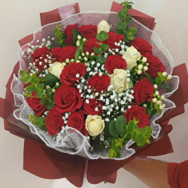 HB-0015 – Red & White Premium Rose Harmony Bouquet