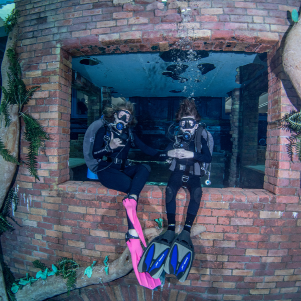 Deep Dive Dubai – Premium Discover Scuba (Non-Certified) 2